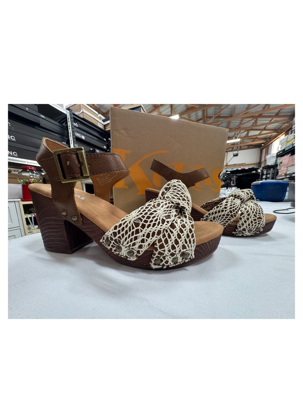 Korks Brown Leather & Cream Crochet Block Heel Sandals size 9 NWT